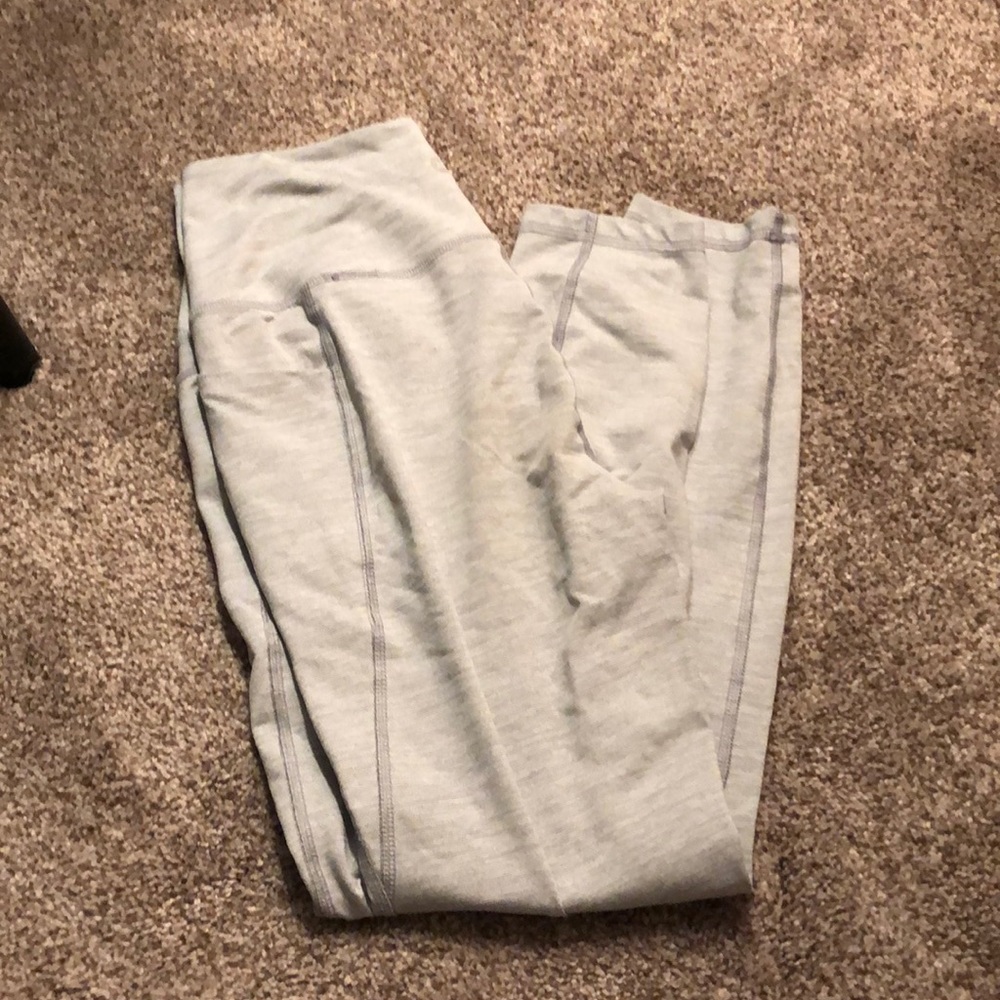 Size medium, gray cropped leggings with pockets.